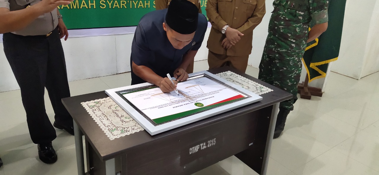 Penandatanganan Piagam Pencanangan Zona Integritas ZI oleh Ketua MS Suka Makmue