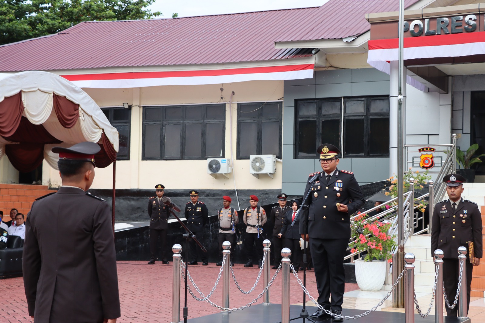 Ketua Mahkamah Syar’iyah Suka Makmue Hadiri Peringatan Hari Bhayangkara ke-80 di Polres Nagan Raya