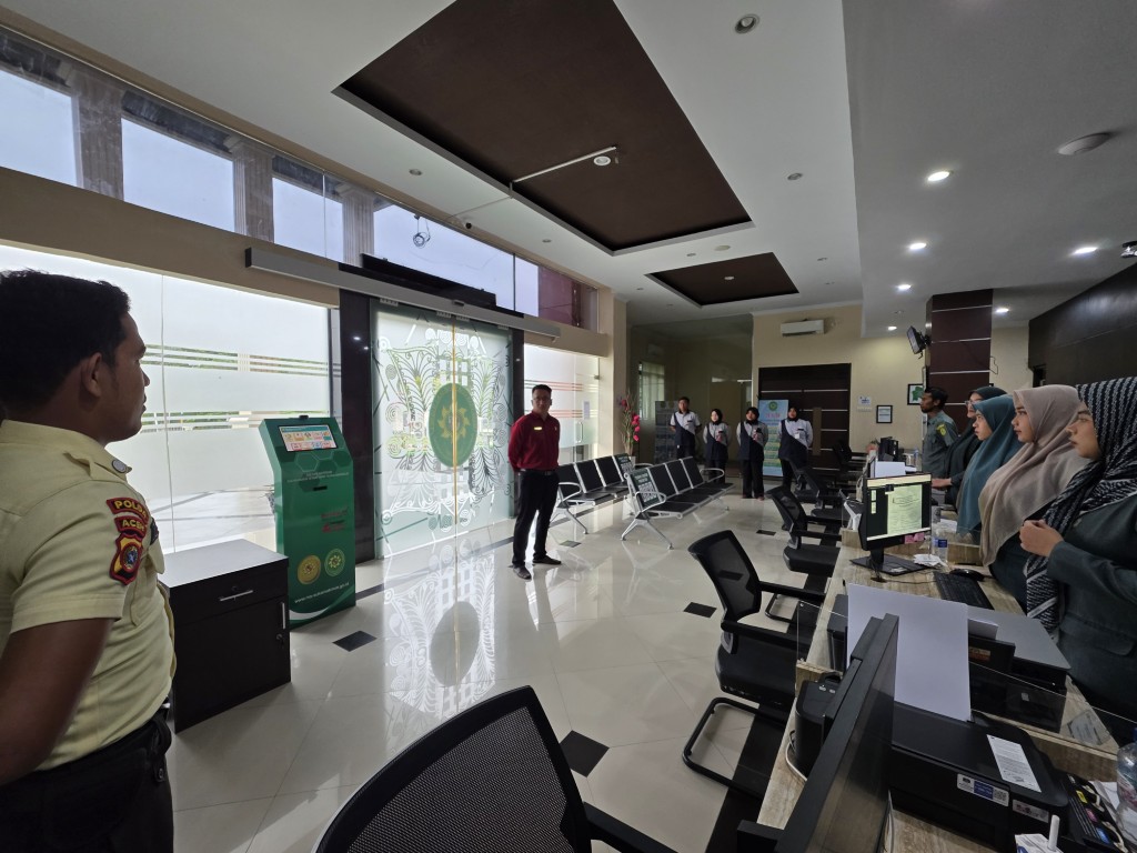 Briefing Pagi MS Suka Makmue: Hakim Achmad Sofyan Tekankan Kepatuhan SOP dan Kualitas Pelayanan Prima Briefing Pagi MS Suka Makmue: Hakim Achmad Sofyan Tekankan Kepatuhan SOP dan Kualitas Pelayanan Prima